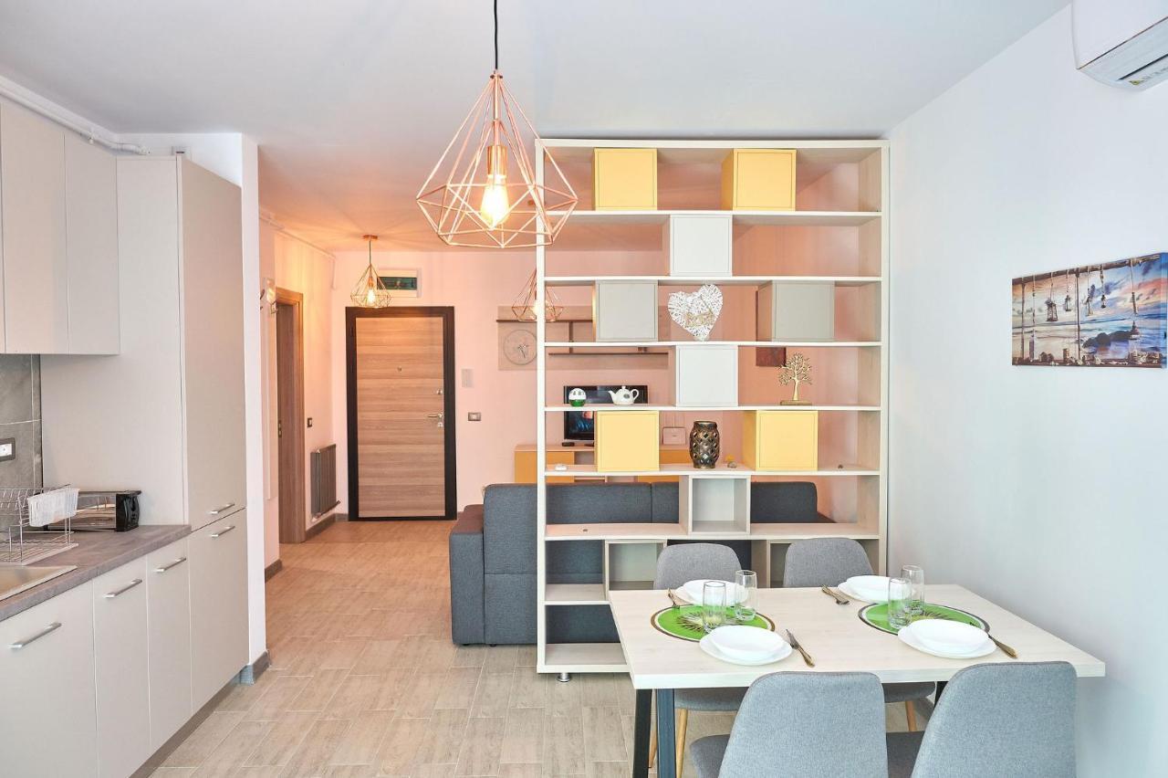 Orange Summer Apartment Spa Pools Beach Resort Mamaia Eksteriør bilde